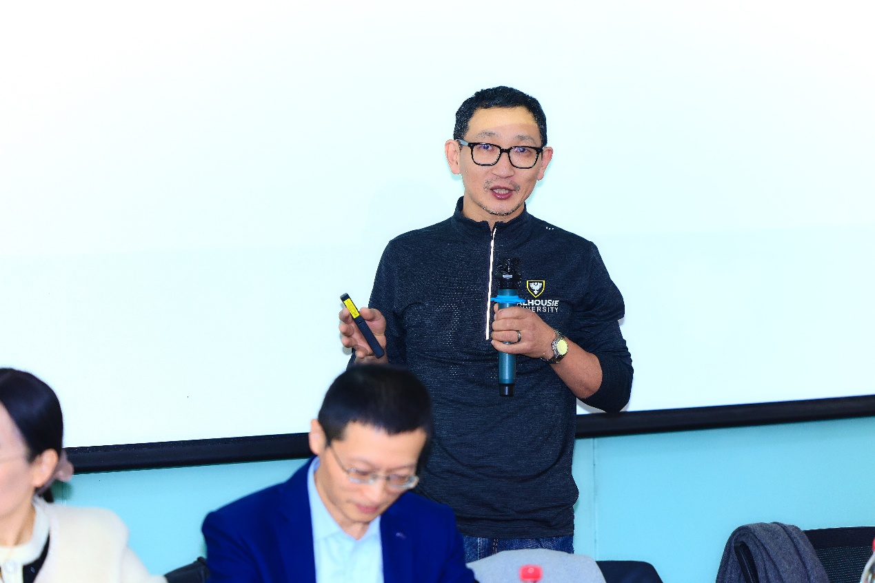 �����ڿ�̨�ϵ��˺ʹ���װ�жȿ��Ŷ��������Զ�����