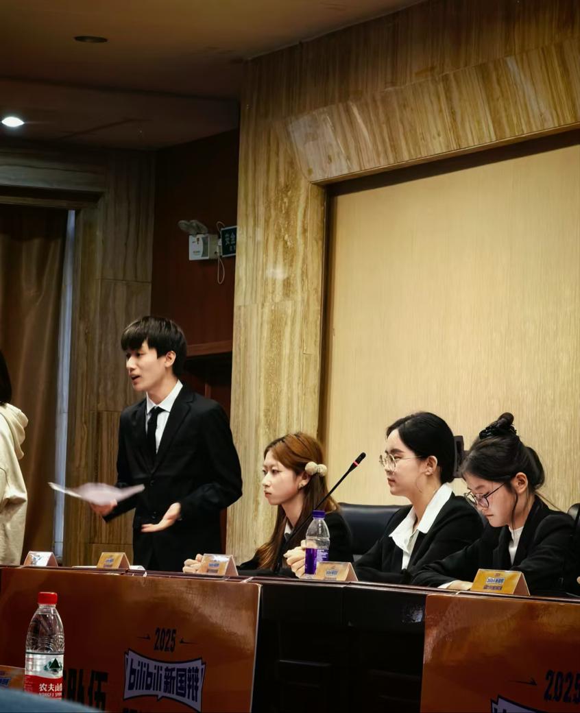 2025-12-11 09:45:00.147000